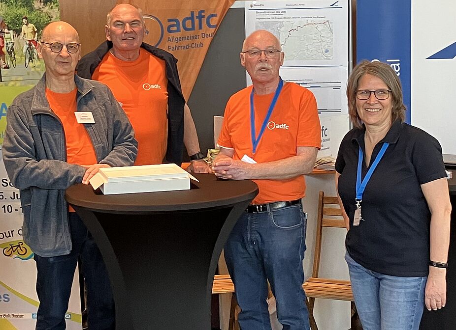 Team des ADFC Kreis Ahrweiler bei der Rad und Freizeit Siegburg Team des ADFC Kreis Ahrweiler bei der Rad und Freizeit Siegburg